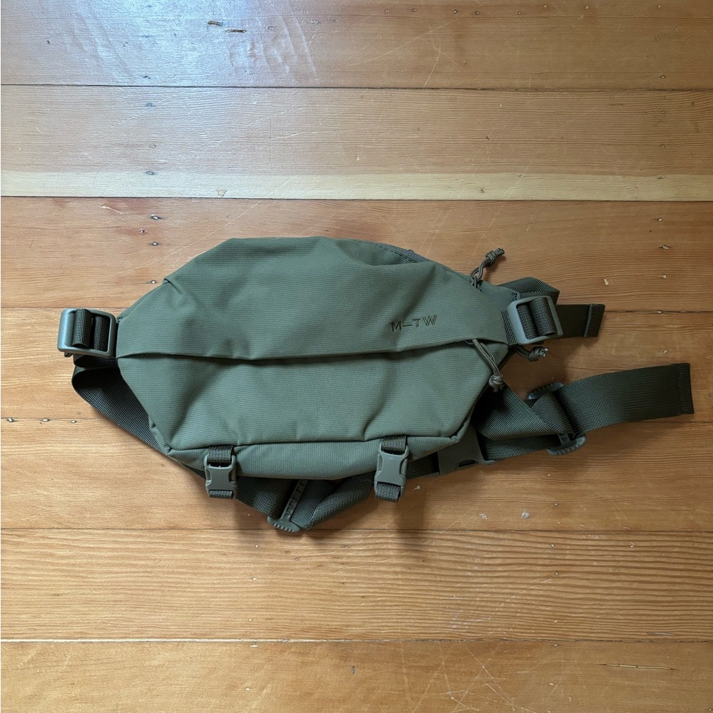 Moment Fanny Sling Bag Olive